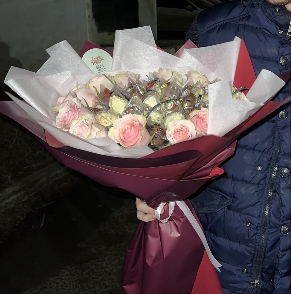 Цветы КЛУБНИКА В ШОКОЛАДЕ МОТИ букеты наборы подарки 8 марта