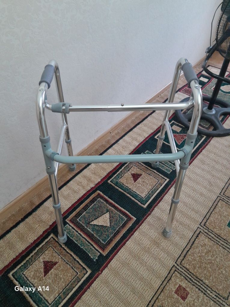 Срочно продам ходунки взрослые