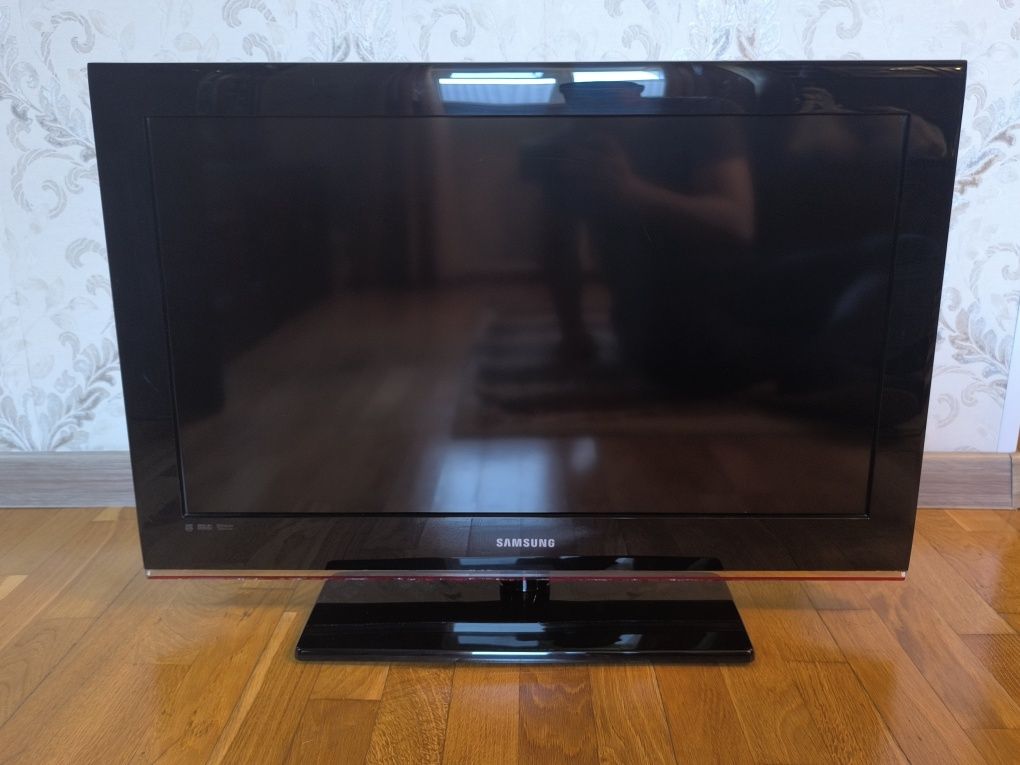 Телевизор Samsung 81 см (32 дюйма)