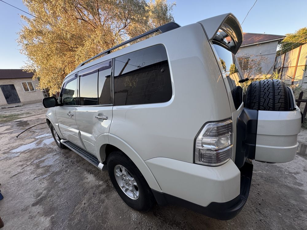 Mitsubishi Pajero 4