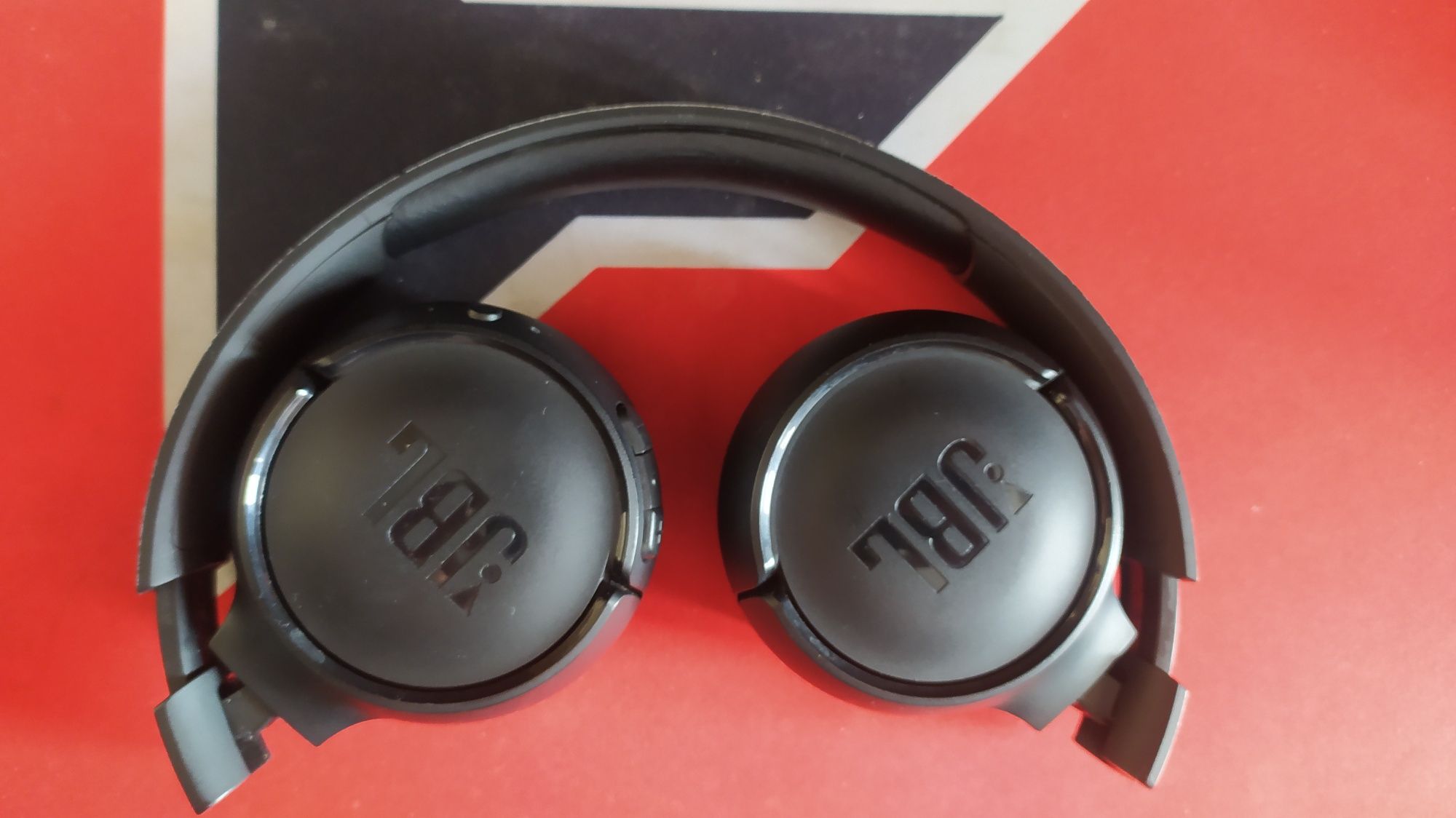 Наушники накландные JBL tune 510 bt в отличном состоянии