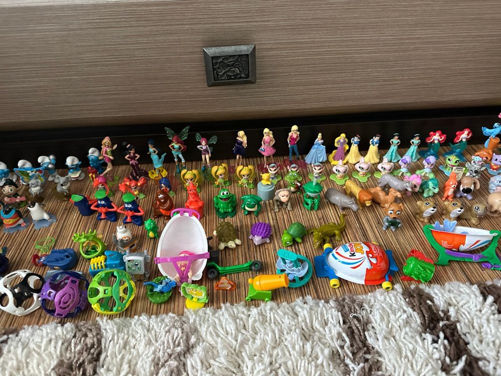 Продам игрушки Киндер Сюрприз