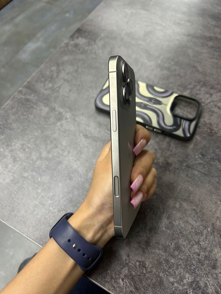 Продам 16pro max 512gb В идеальном  состоянии ( покупала в марте)