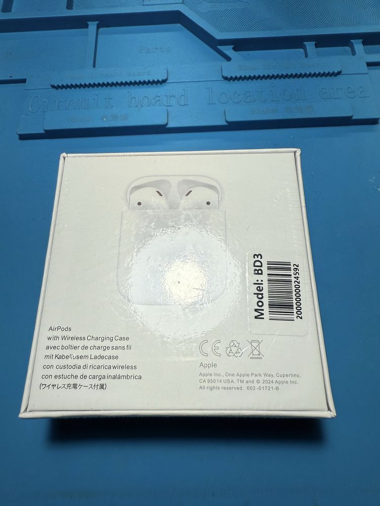 Продам AirPods Wireless Charging Case. Оригинал