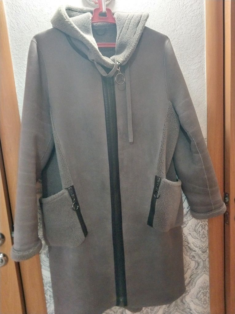 Продам женскую дубленку.