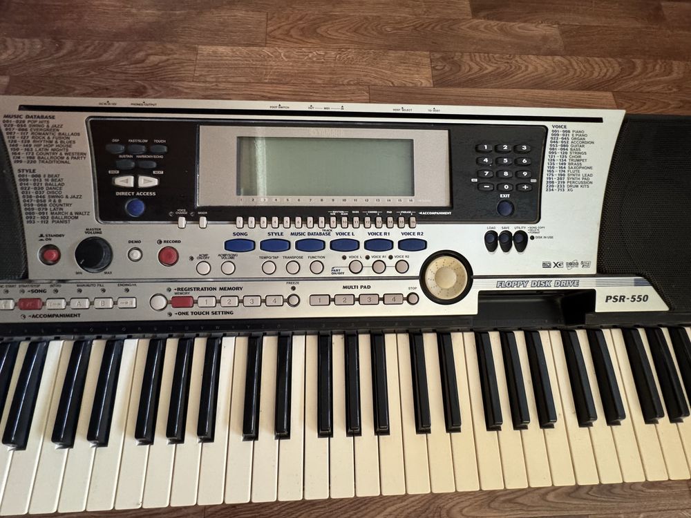 Продам синтезатор Yamaha  хорошо работает!