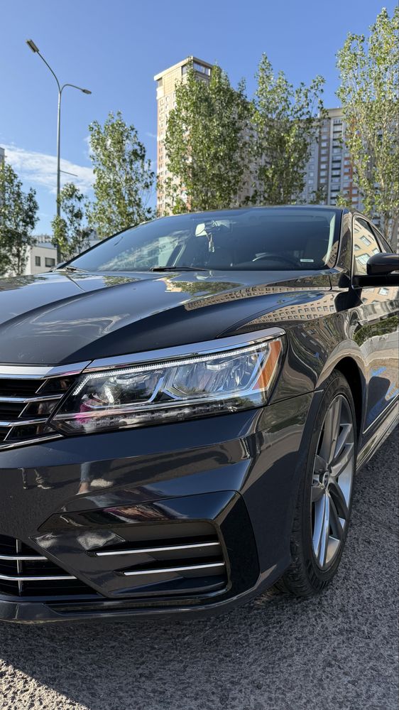 Продам Passat B 8 2016 года. R-Line богатая комплектация .