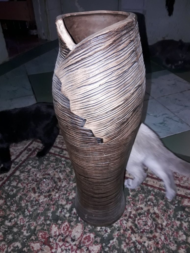 Продам  вазу  не дораго