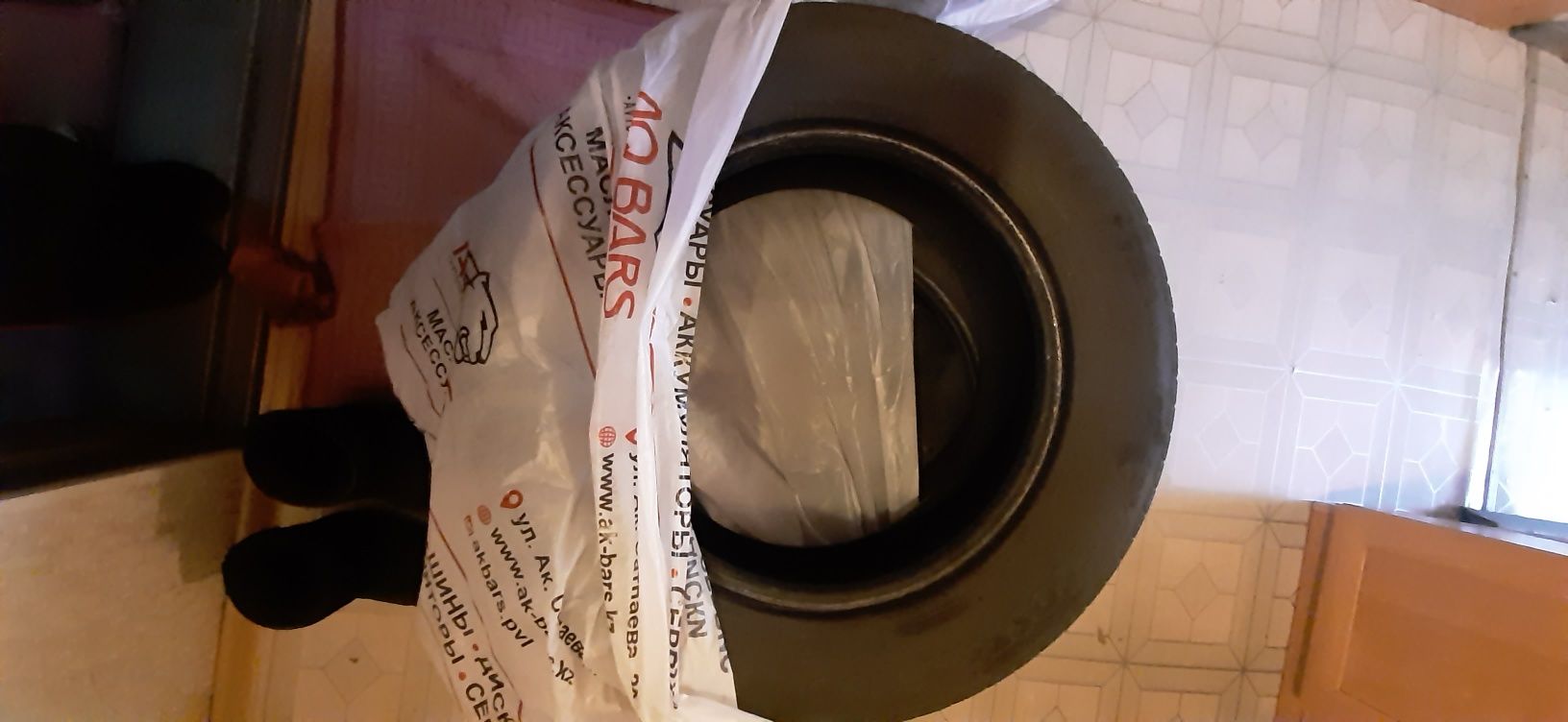 Продам резину,  размер на 16