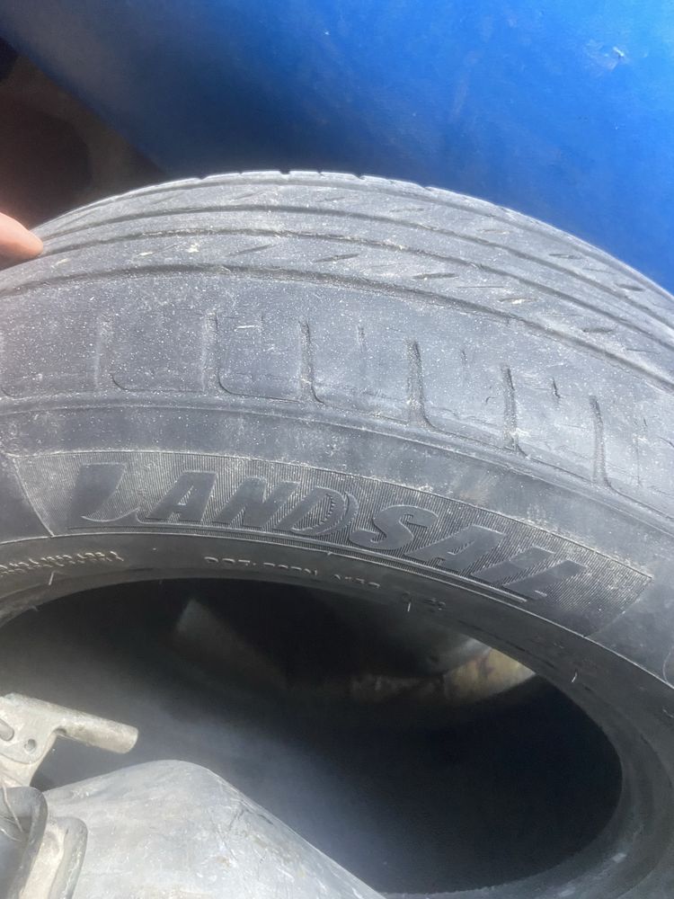 Продам летнюю резину 215/65R16