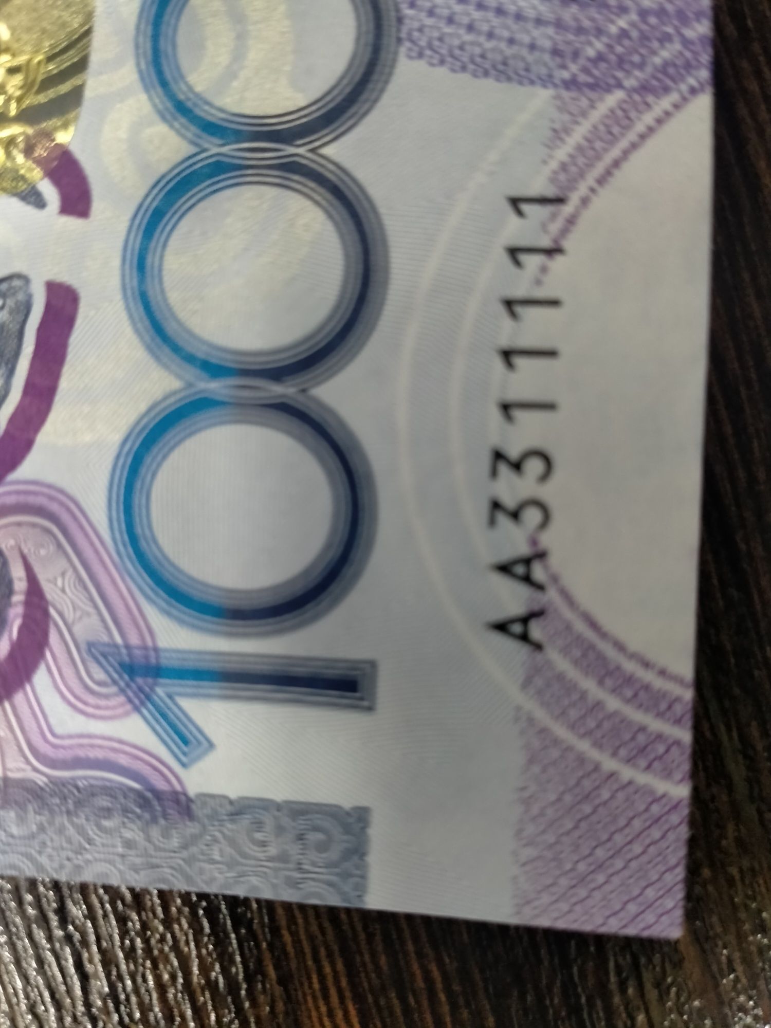 Продаю купюры 10000 тг с вип номером