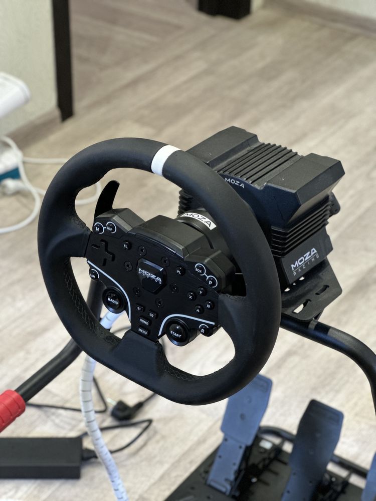 Игровой руль Moza R5 v2 + кокпит HappyGame