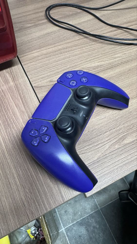 Playstation 5 с 2 джойстиками + телевизор и коробкой