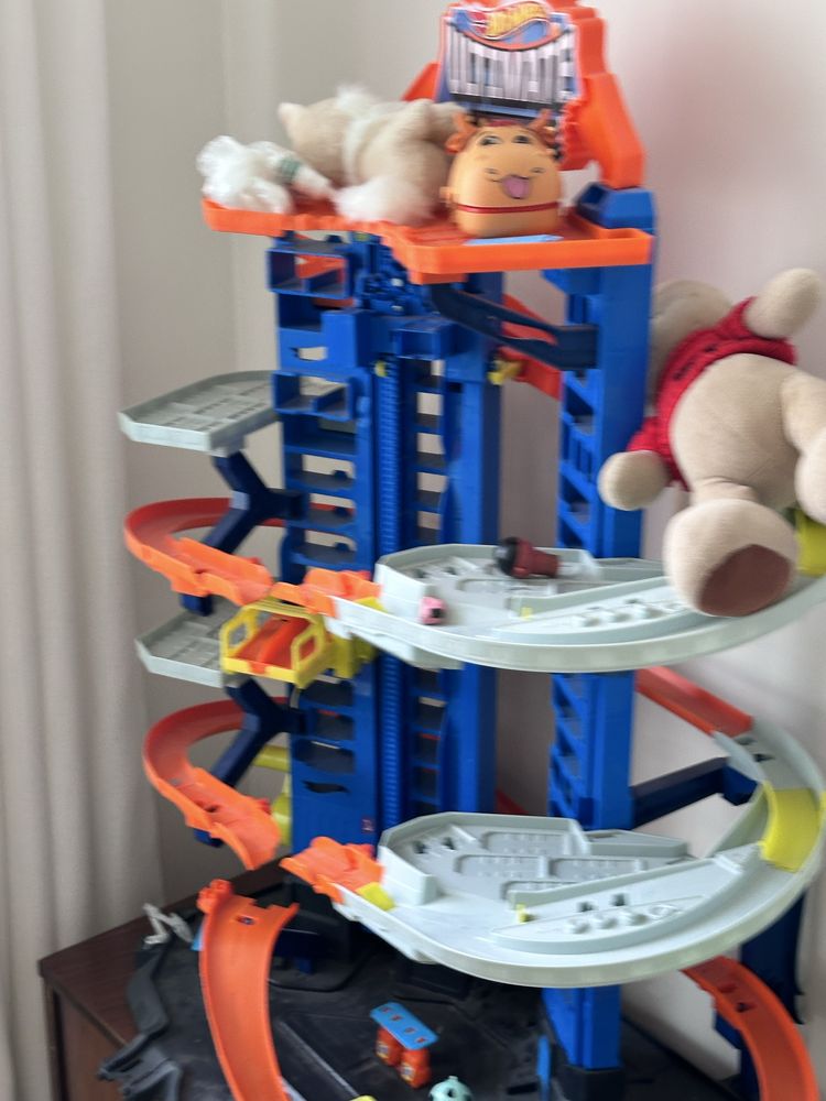 Продам Hot wheels гараж детский с динозавром