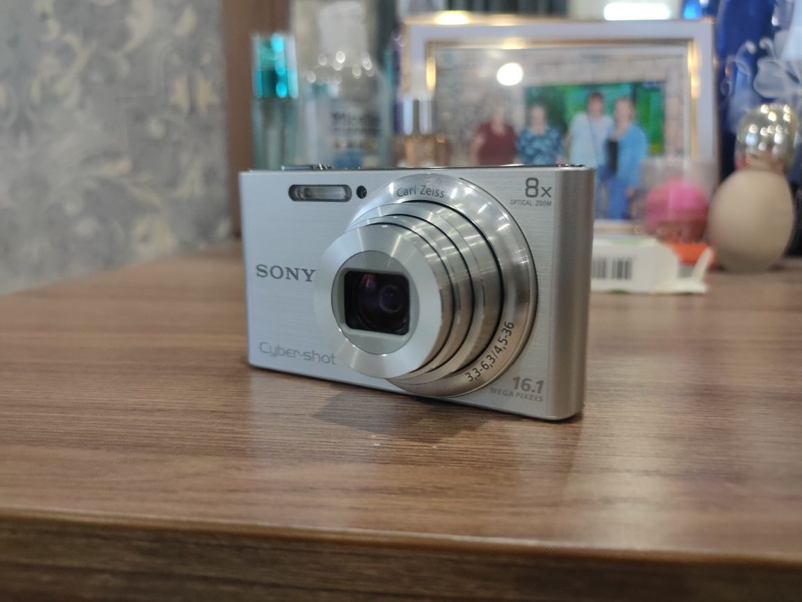 Цифровой фотоаппарат. SONY.