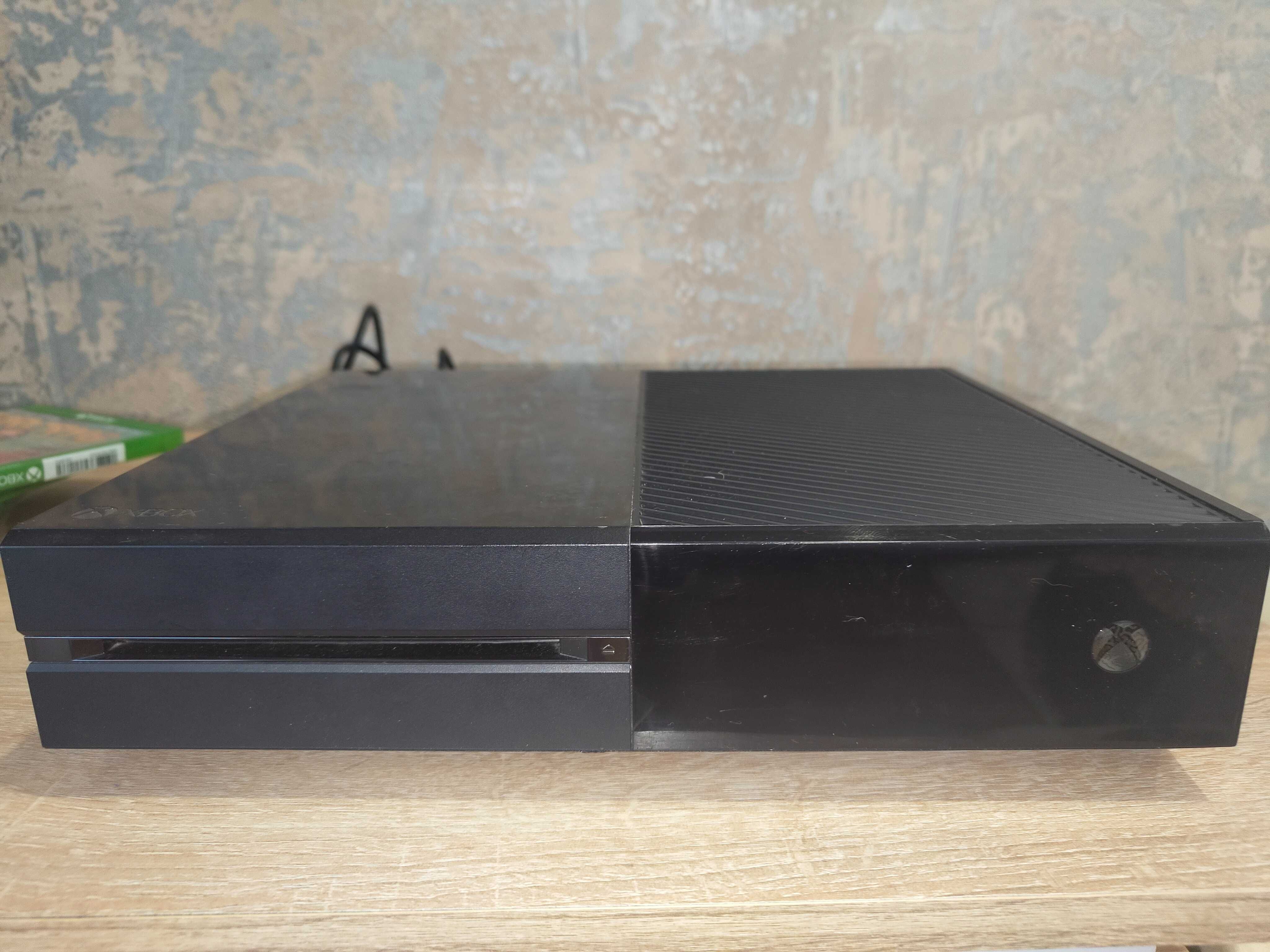 Продам Xbox One с играми