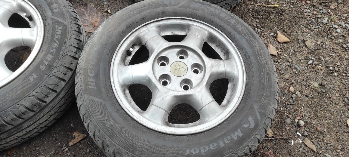 Комплект оригинальных дисков R15. Mitsubishi. С шинами.