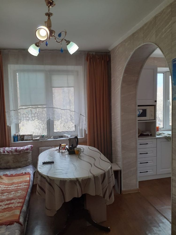 Продам 4 комнатную квартиру в центре