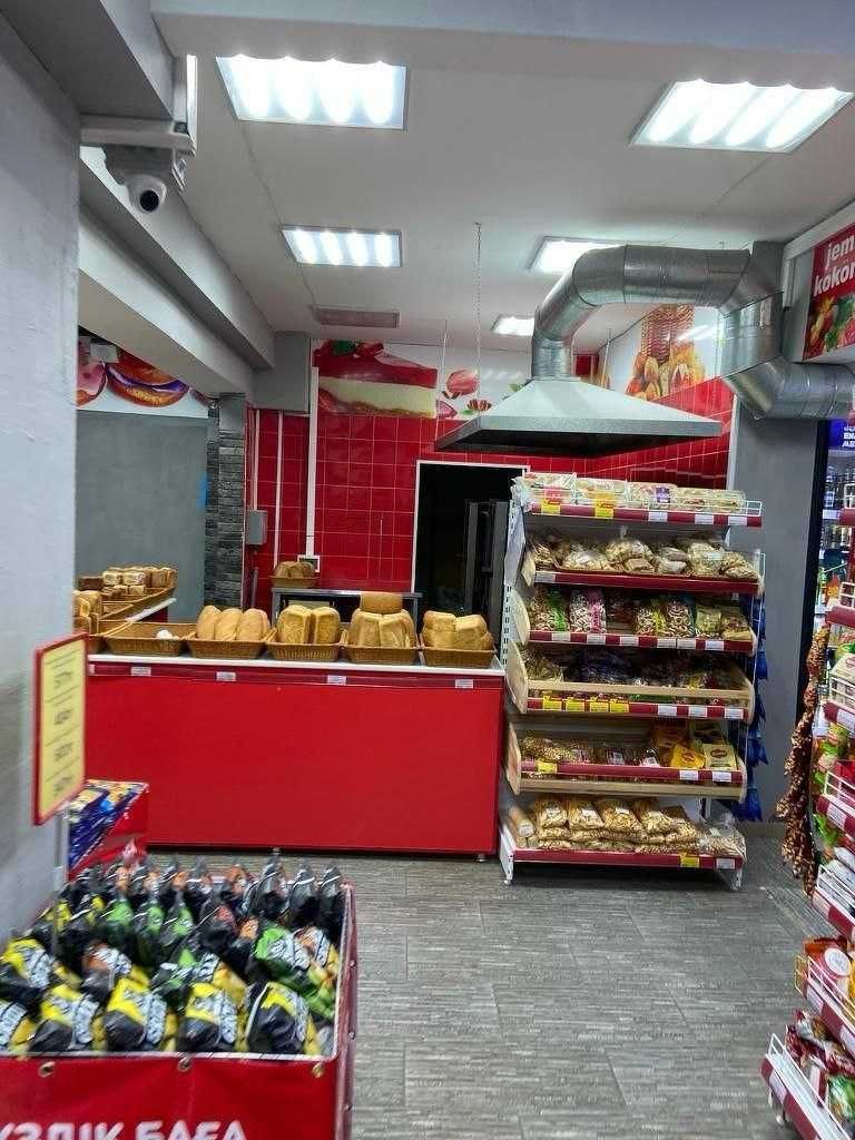 Отдельно-стоящее здание в самом центре города.