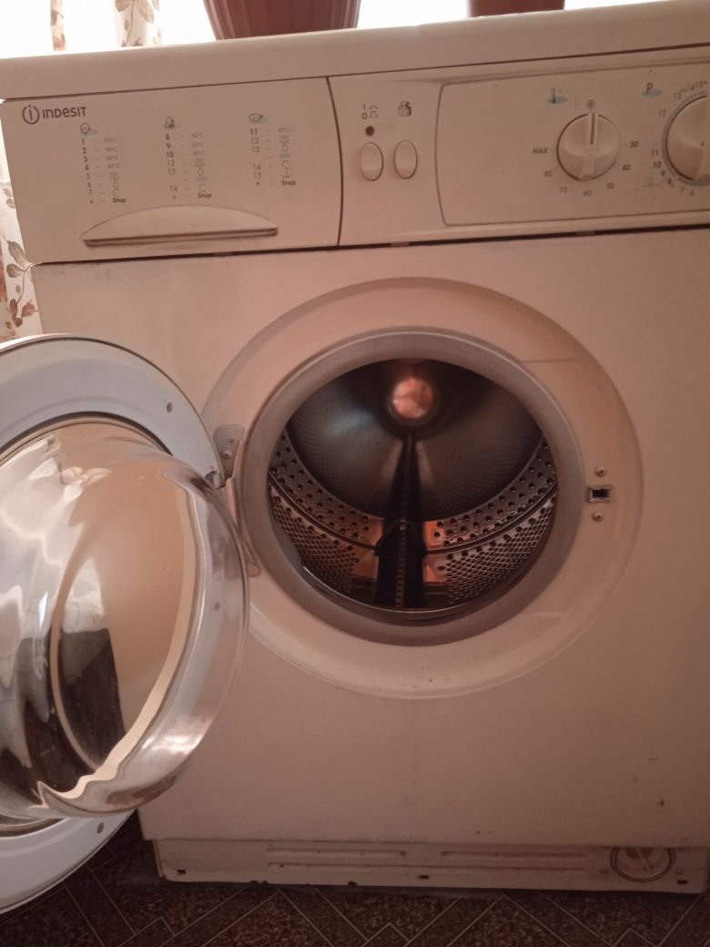 Продам б/у стиральную машинку