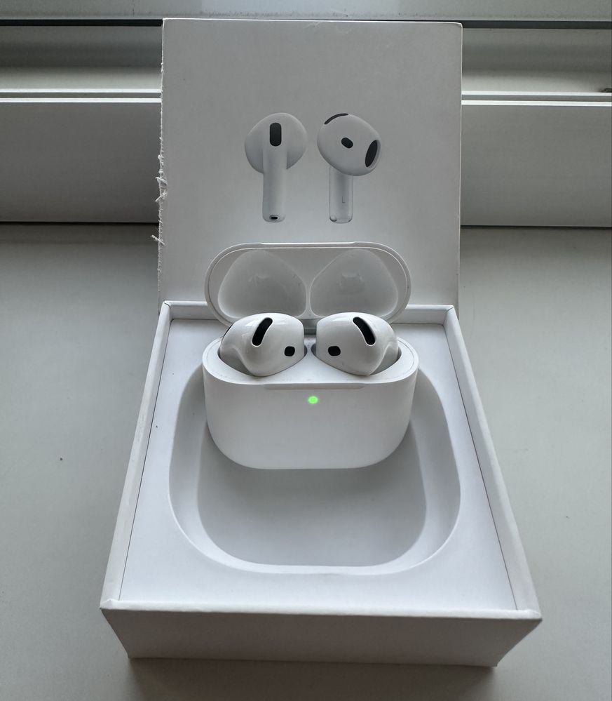 Apple  AirPods 4