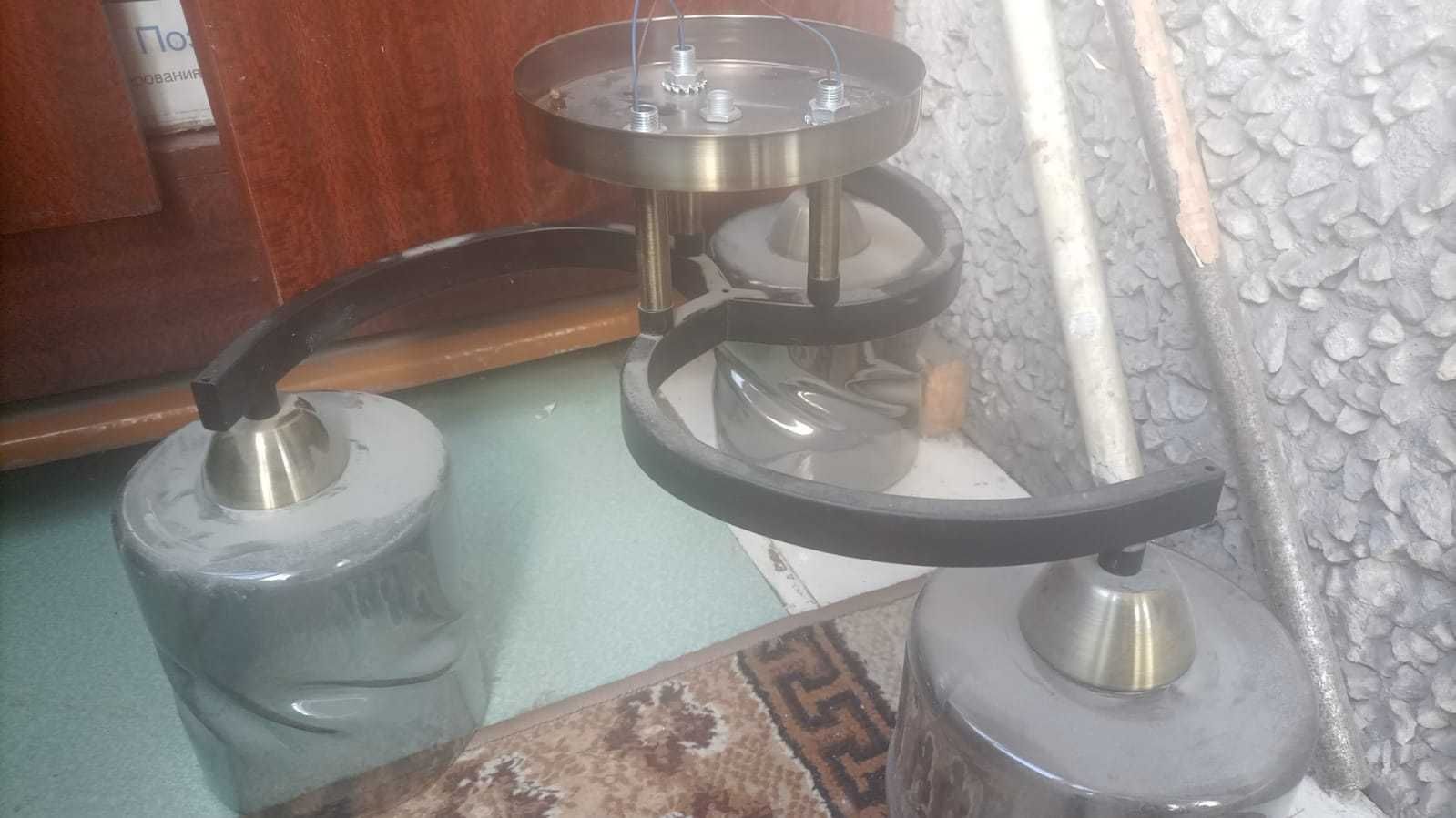 Продам Люстру  3 рожковую
