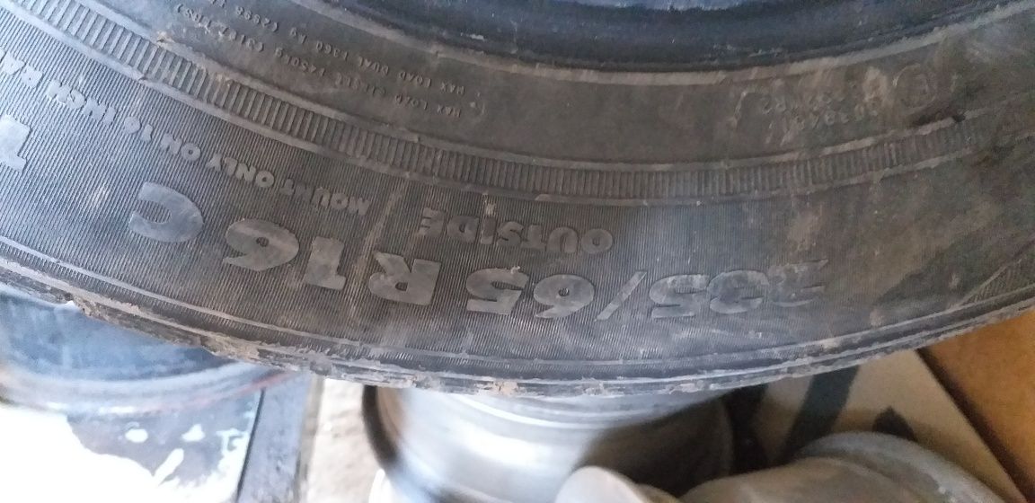Продам шины цешка на спринтер летние размер 16