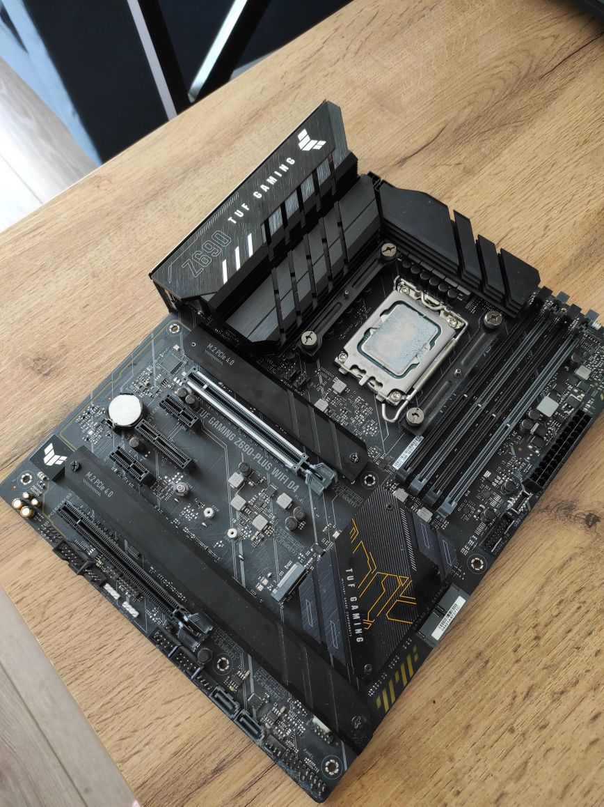 Материнка Asus tuf gaming z-690 plus wi-fi D4