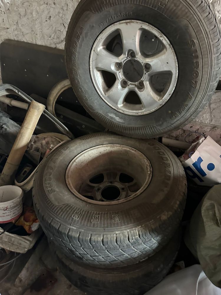 Резина с дисками на крузак R16 275/70
