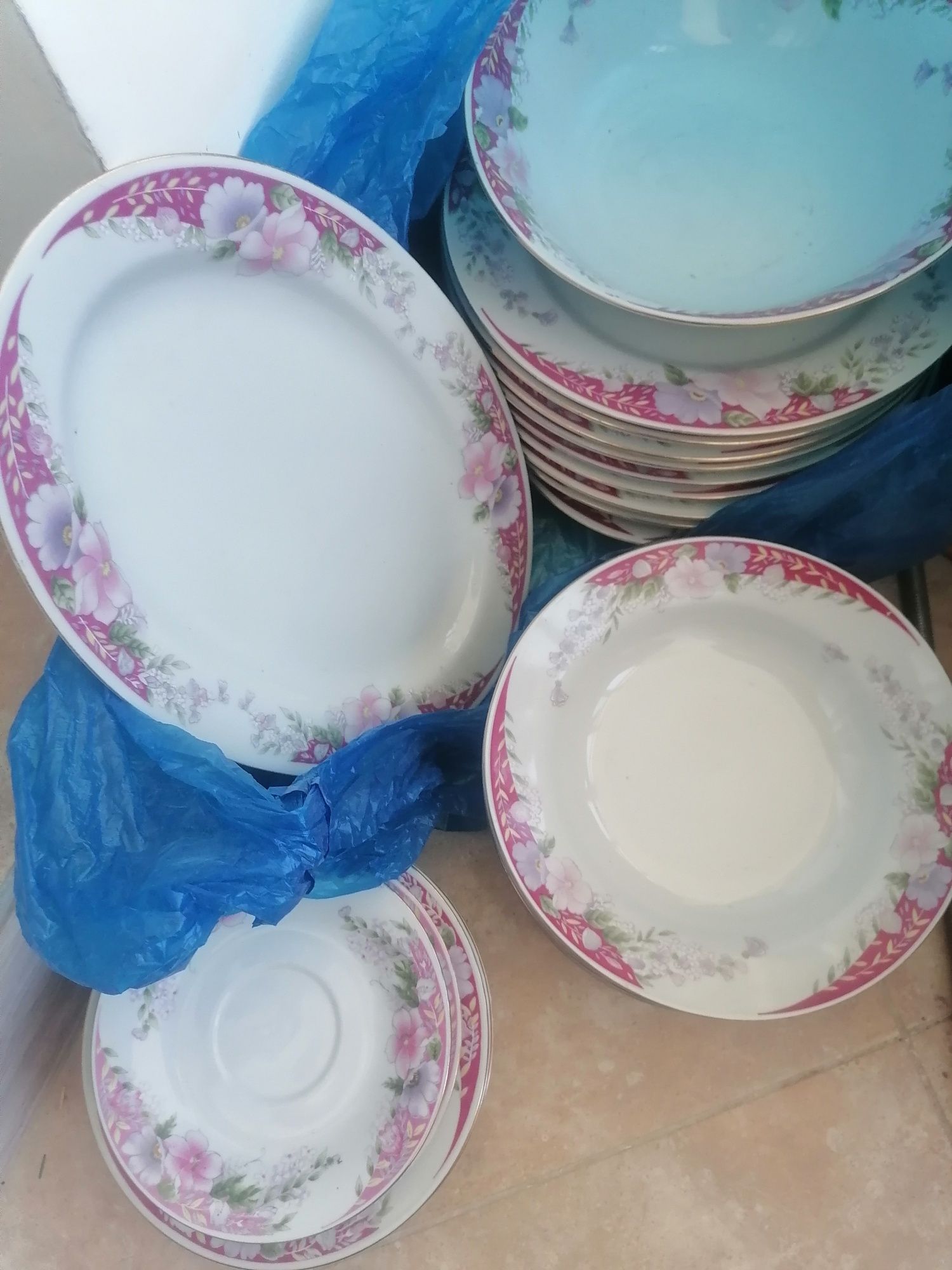 Продам набор посуды.  4500.