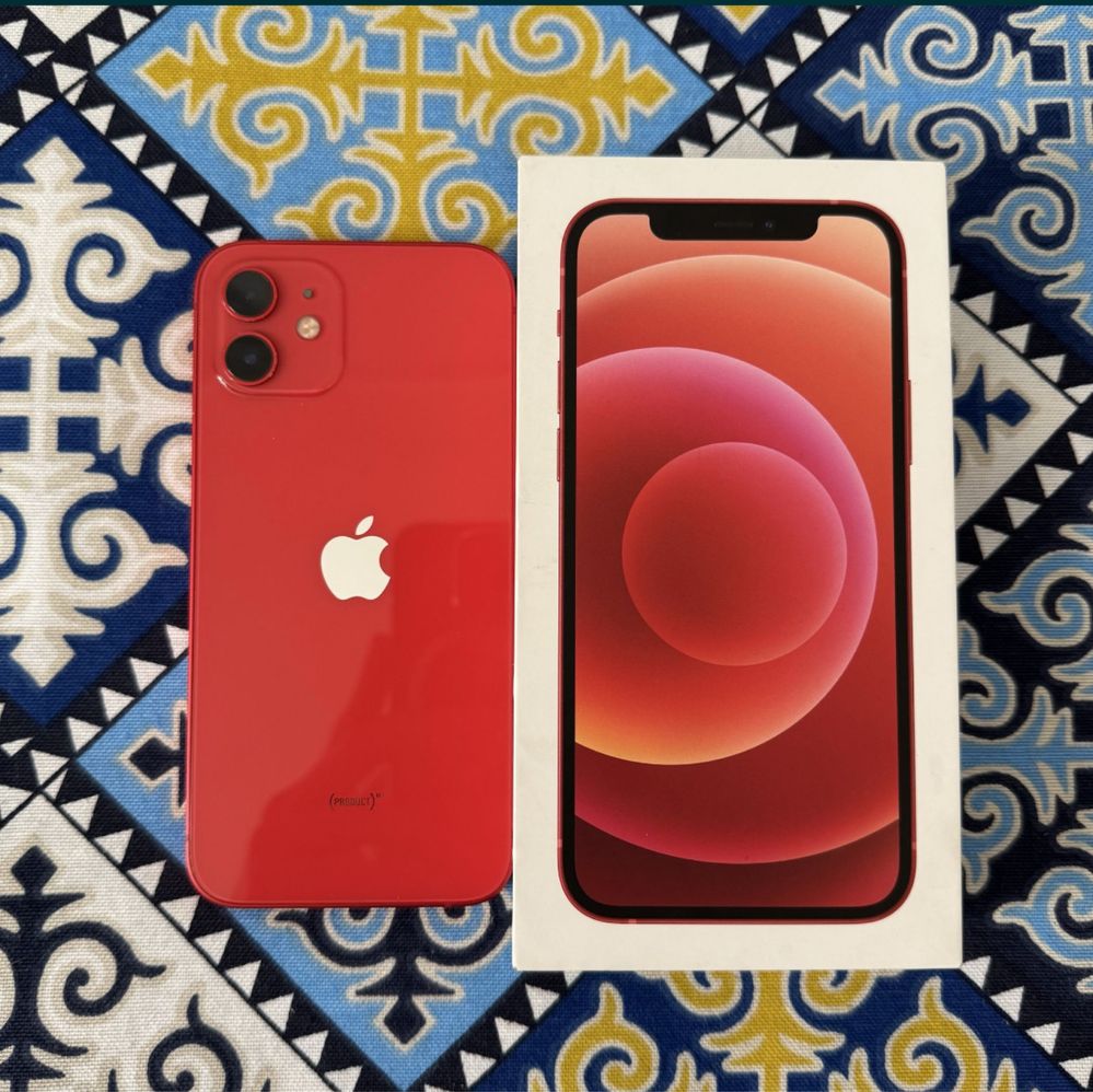 Продам IPhone 12 red