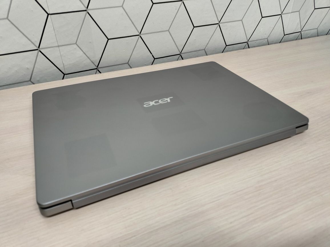 Брендовый ноутбук Acer Swift в отличном состоянии