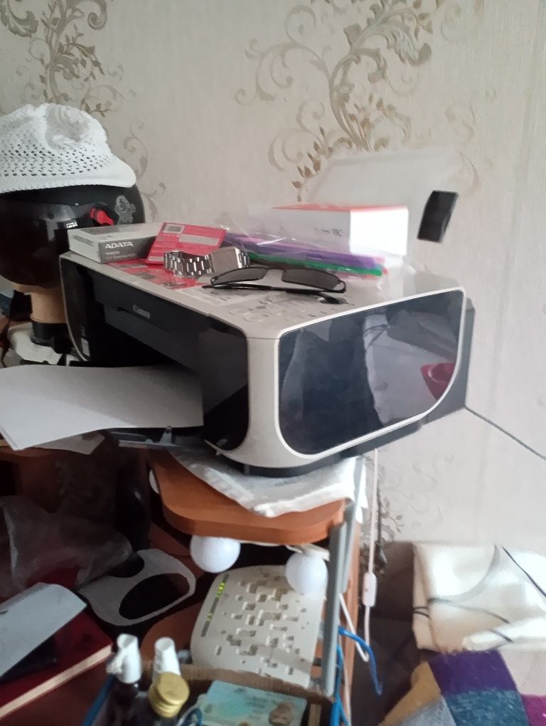Продам принтер цветной 3 в1 полностью рабочий