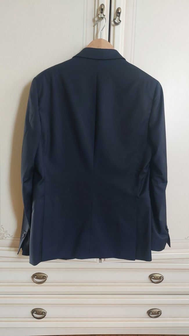 Пиджак от Massimodutti.