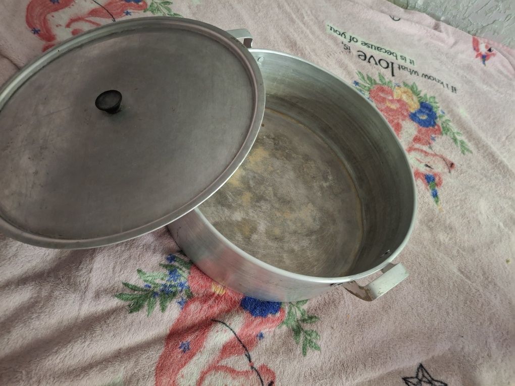 Продам алюмининьевую кастрюлю