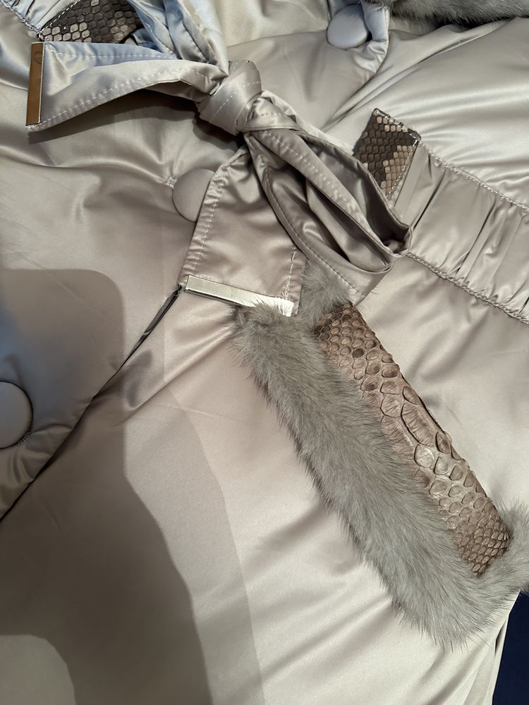 Срочно продам новую куртку от бренда Max Mara!! Цена договорная.