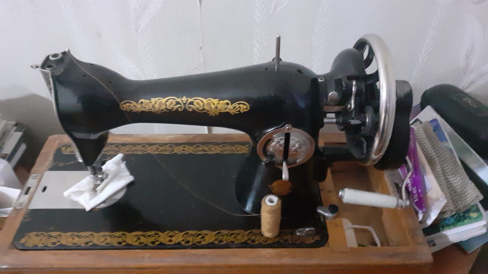 Продам швейную машинку