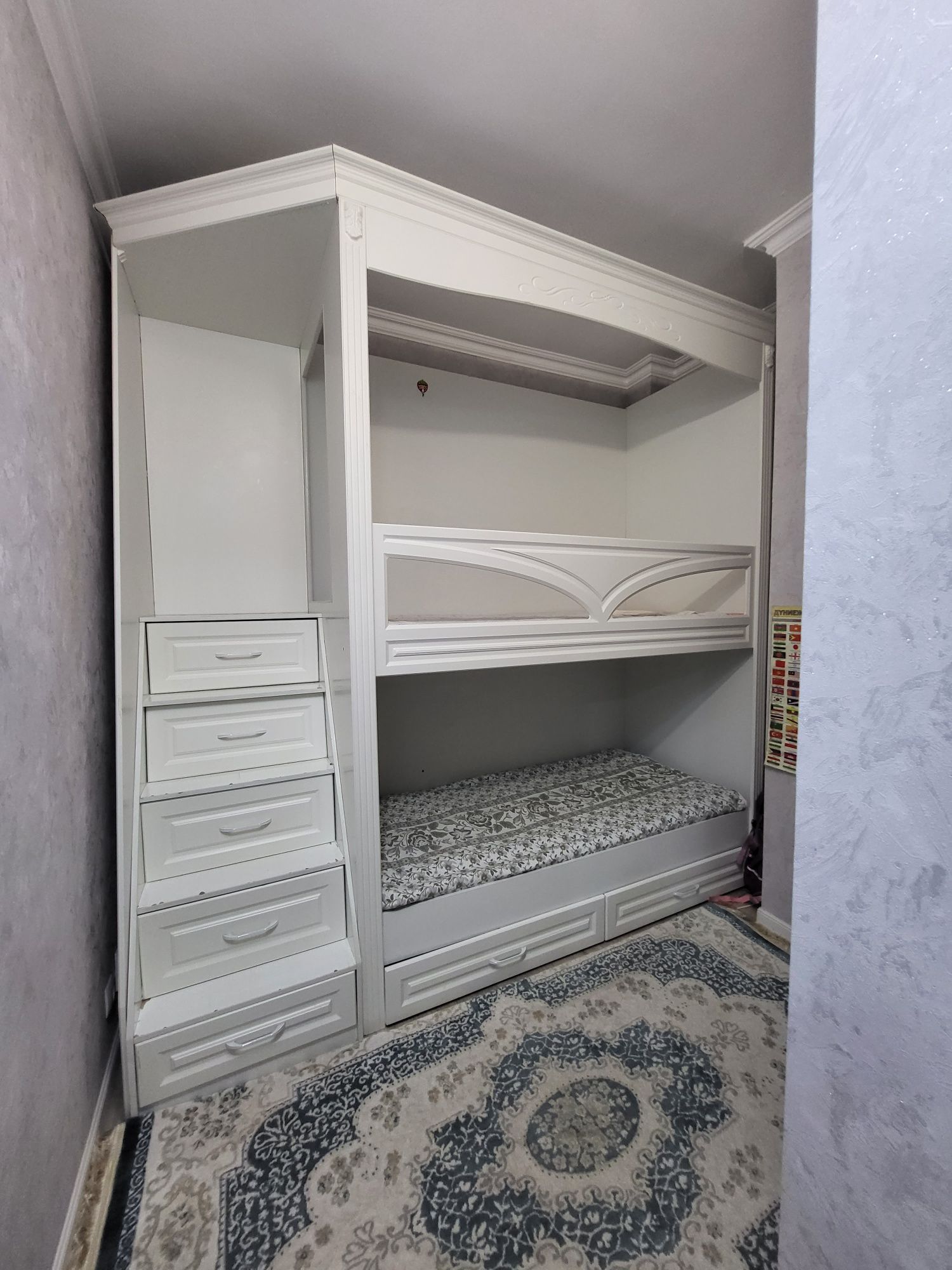 Продается 3 комнатная квартира.  Евро ремонт.