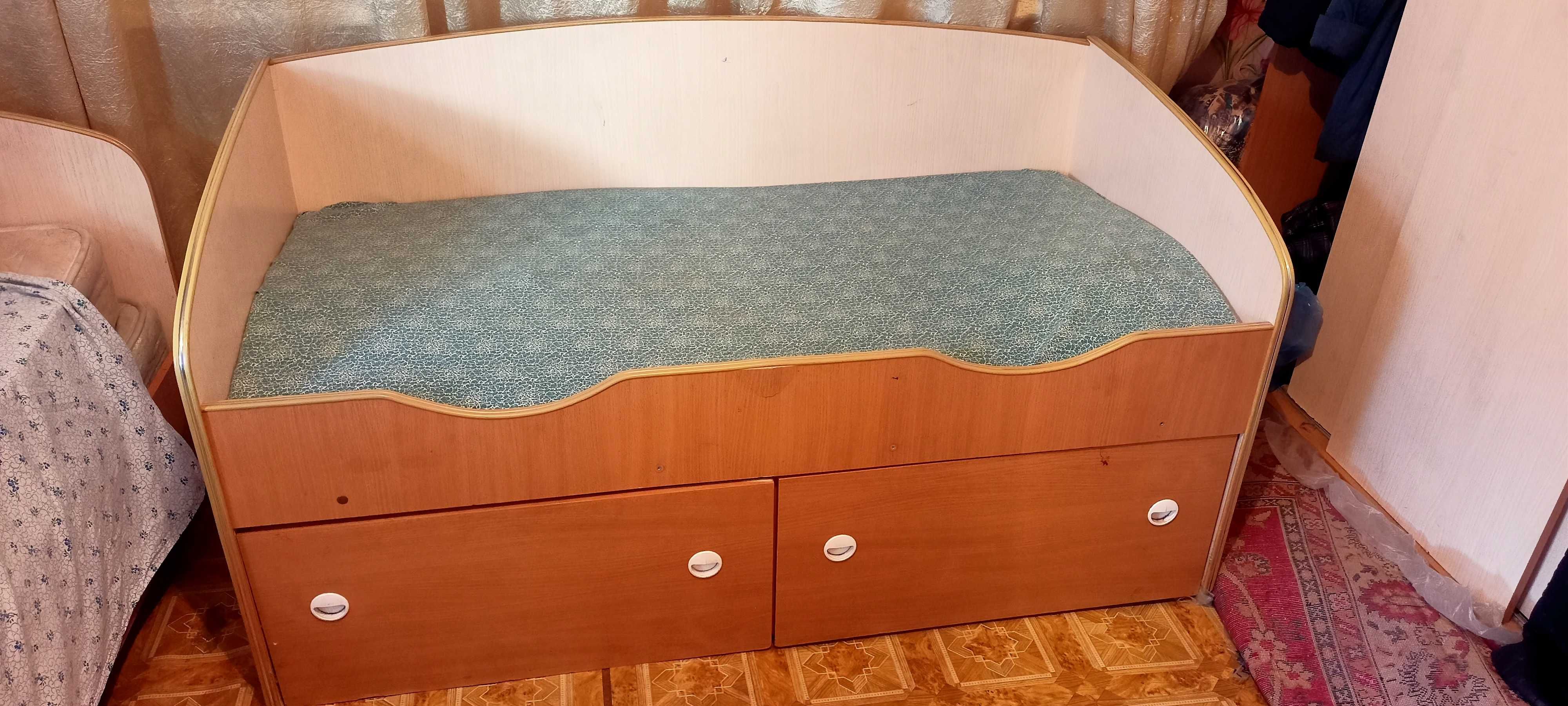 Детская кровать размер 1.6м