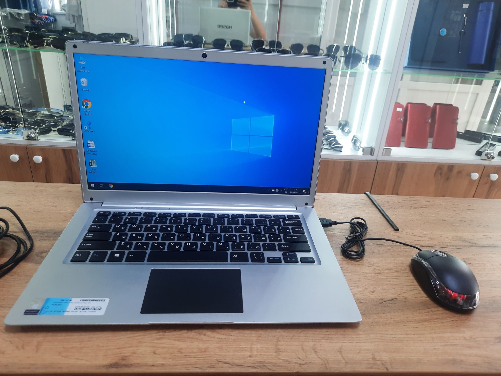 Hoутбук Haseei SSd 128 gb Ozu 8 gb Зарядка мышка