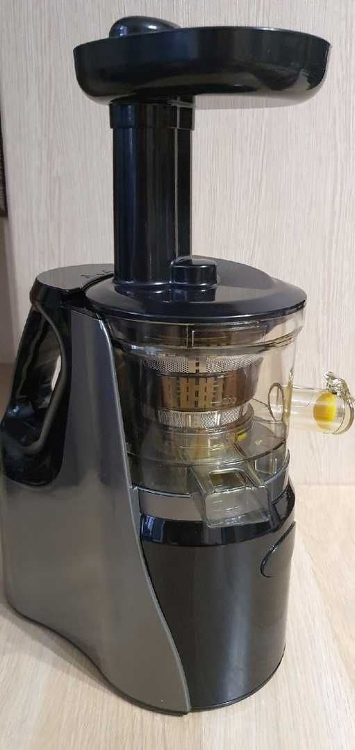 Шнековая Соковыжималка DEXP JC-350 черный