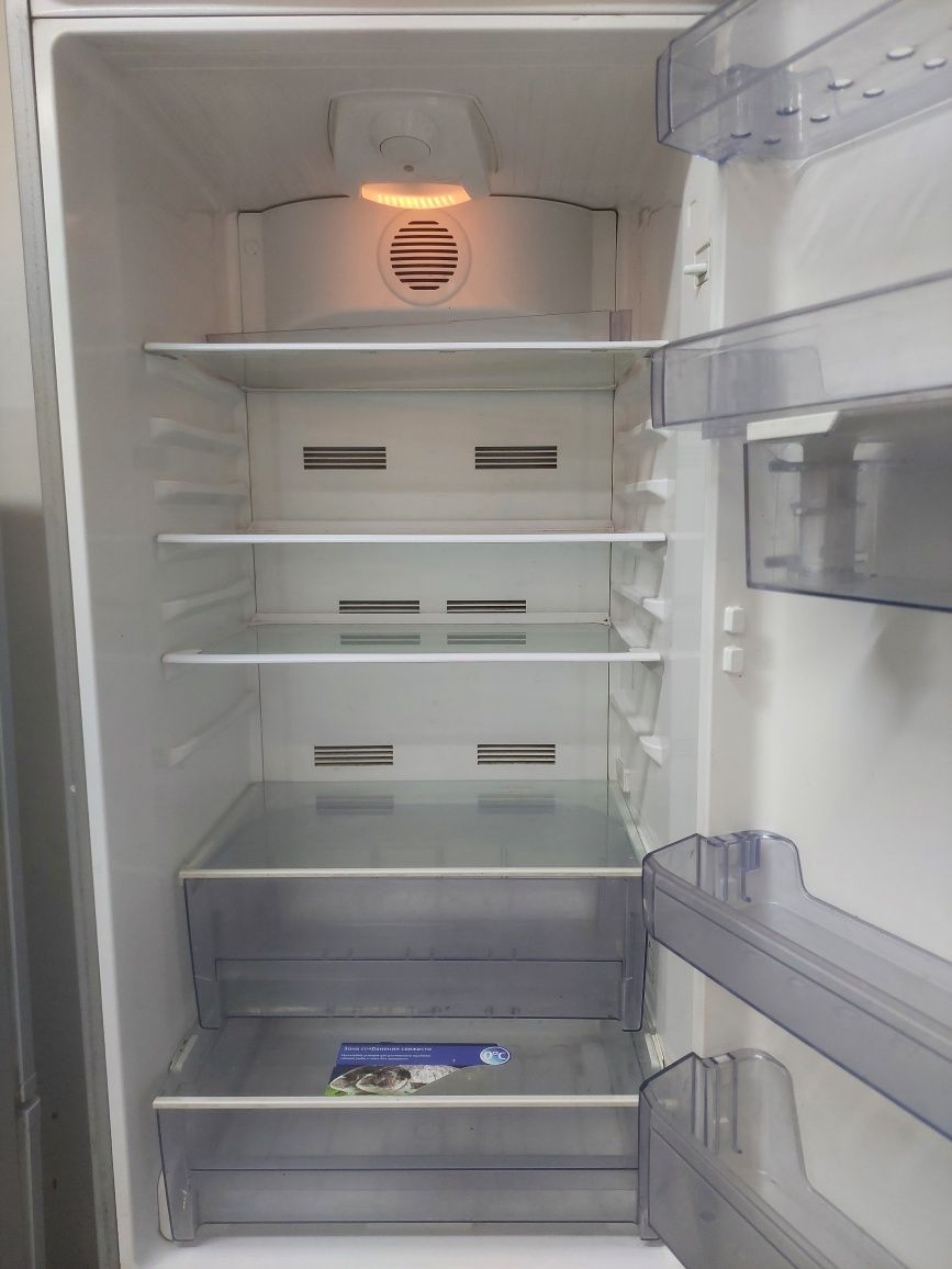 Продам холодильник Беко NoFrost высота 2 метра