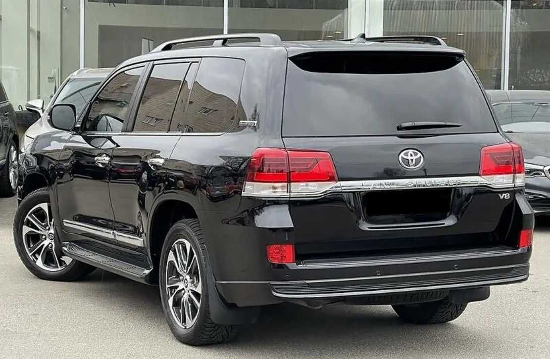 Задняя накладка (губа, юбка) Toyota LC 200 executive lounge белый