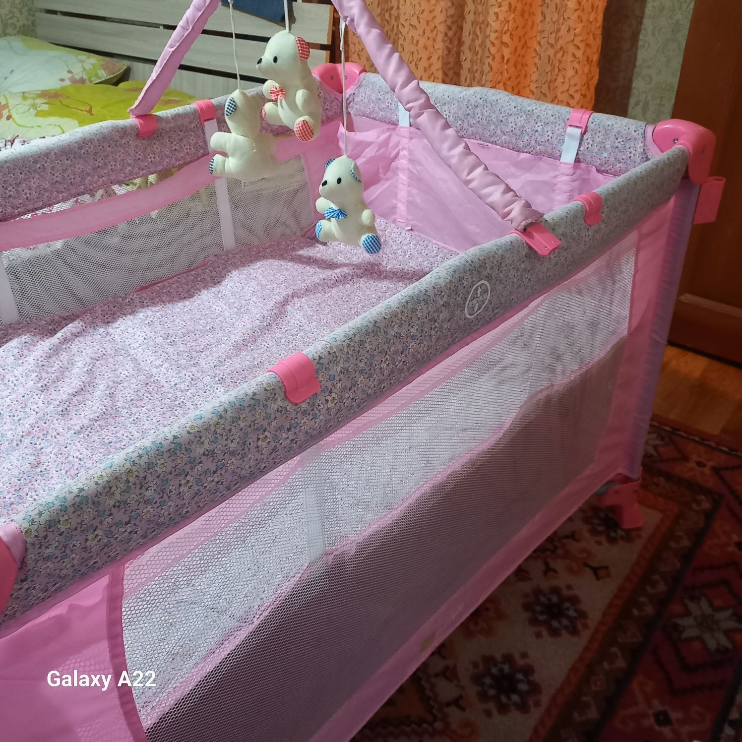 Срочно Продаю манеж игровой с люлькой в подарок коляска, столик для ко