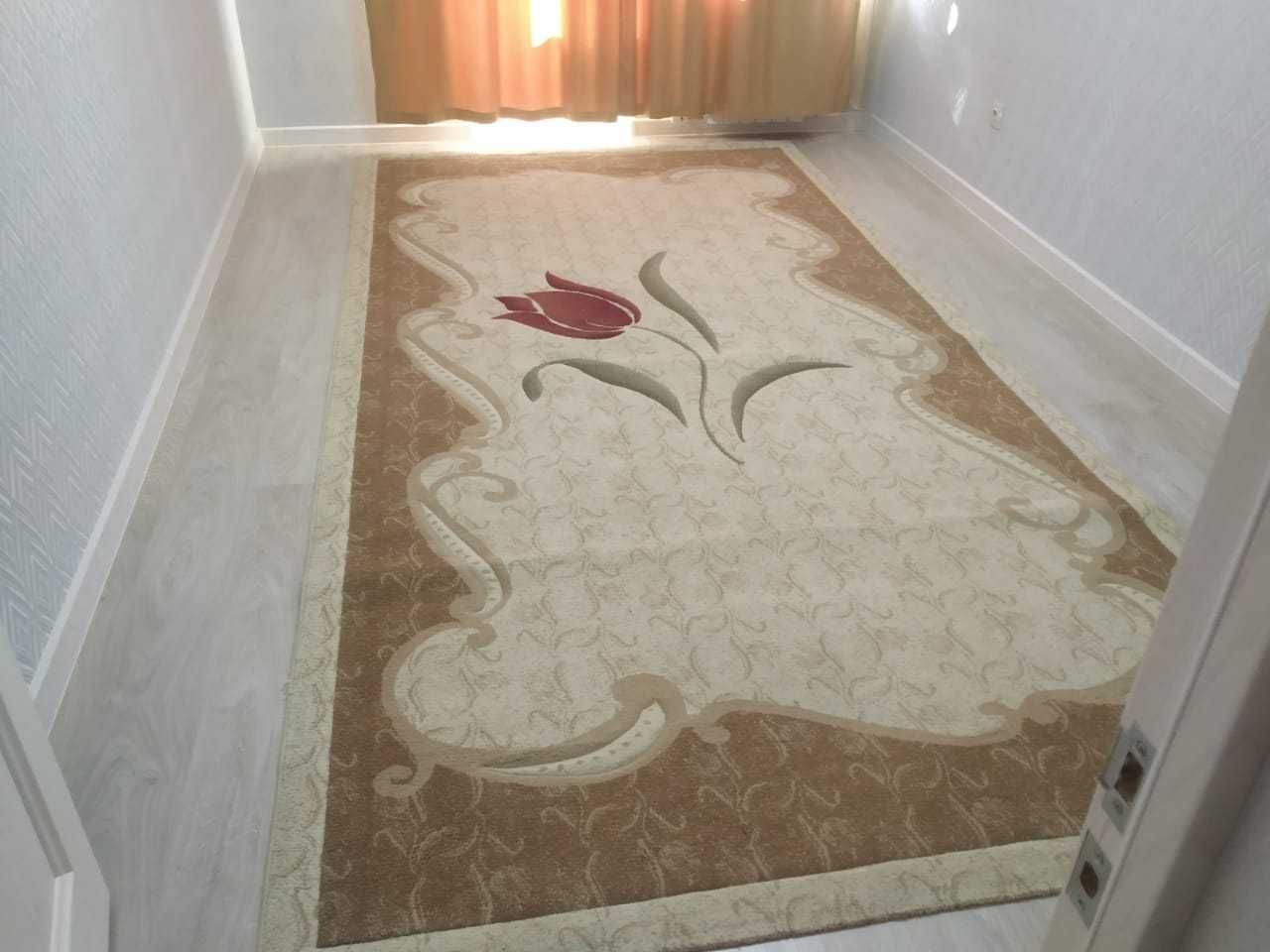Ковёр шерстяной.
