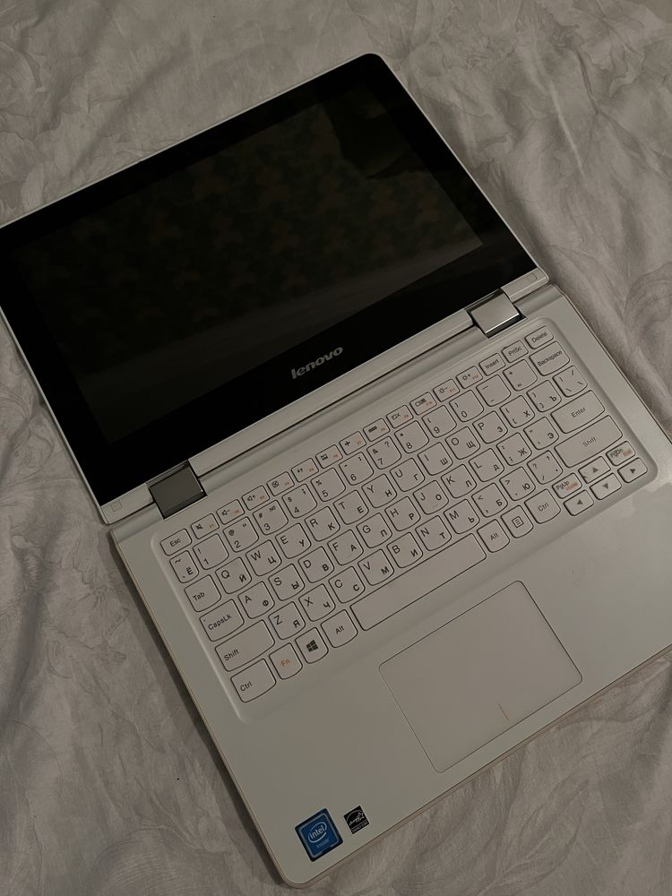 Ноутбук Lenovo.