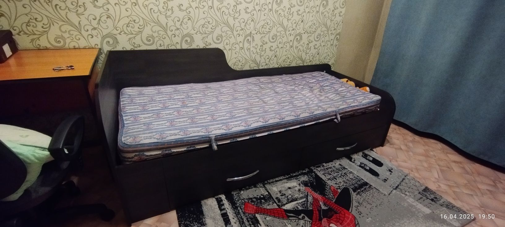 Продам кровать с ящиками срочно