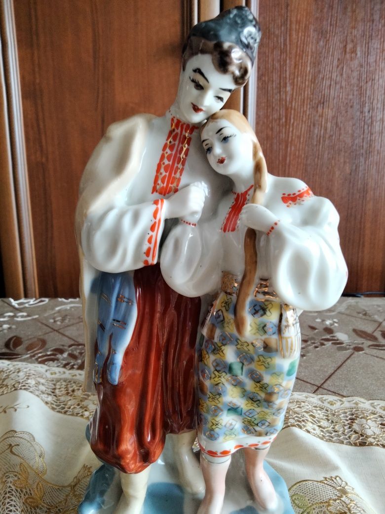 Статуэтка  фарфоровая  СССР.  Пара влюбленных