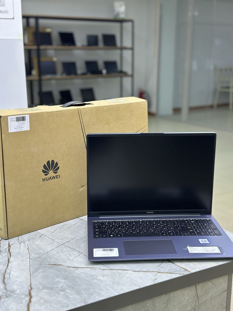 Ноутбук Huawei в хорошем состояний