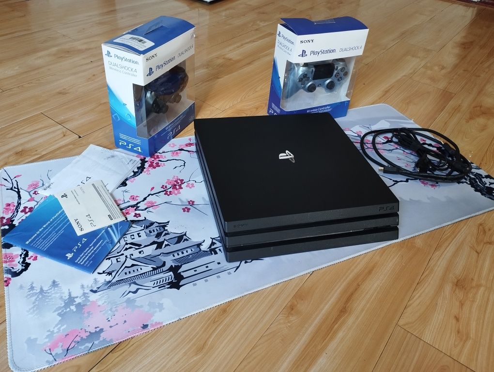 Продам PlayStation 4 Pro 1TB с 2 джойстиками и подпиской +600 игр